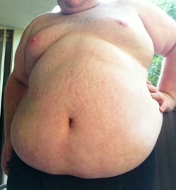 luvbigbelly:  Love this guy and his perfect body.