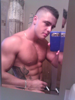 realmenstink:  SMOKN HOT BLUE COLLAR STUD !!!