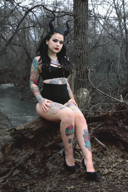 LadyLove Suicide / Monica Zamora
