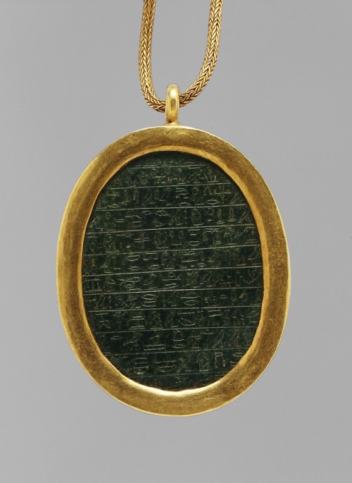 Ancient Egyptian heart scarab (serpentinite set in gold) of one Hatnefer.  Artist unknown; ca. 
