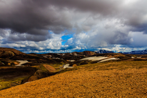 nature-hiking: Dark clouds coming in over the mountains - Laugavegur trail, Iceland, August 2017 pho