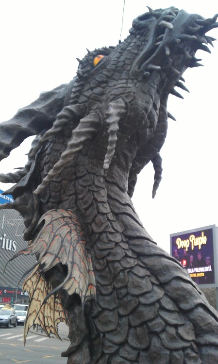 just-another-leaf-in-the-wind:beguilingblackness:Smaug The Sculpted, from Unirii (Union) Square in B