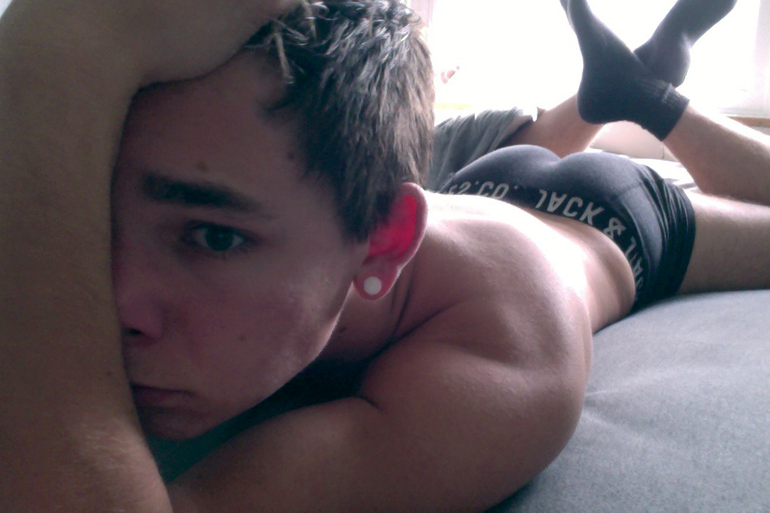 tfootielover:  undietwink:  He looks sexually frustrated.  or he is tired of being