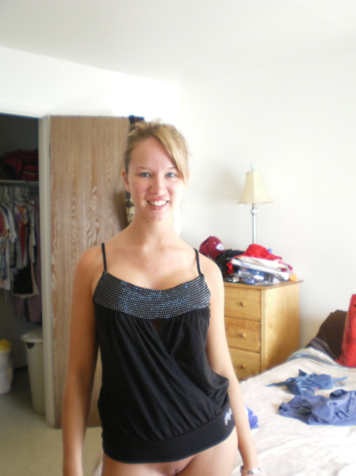 ourrealhousewives:  averagemilflover:  mymarinemindpart2:  Sexy Military gf pt 12  Nice and Hot!  Very very sexy I need her