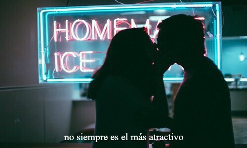 somospandaspordentroyporfuera:  -Una chica invisible.  