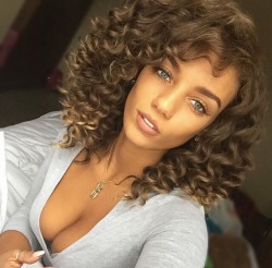 classybrocom:  Jena Frumes Via: http://www.classybro.com/