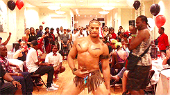 top-azzpirations:  voyagebysexualdiscovery:  She is Working it  and bet he gets savage