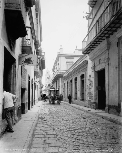 Looking down San Ignacio Street towards Havana Cathedral (Cuba, 1900).