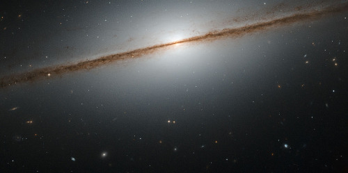 Porn Pics popmech:  Hubble’s Little Sombrero (by