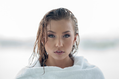 vanstyles:  Rain shoot with Nicole Mejia on my balcony.