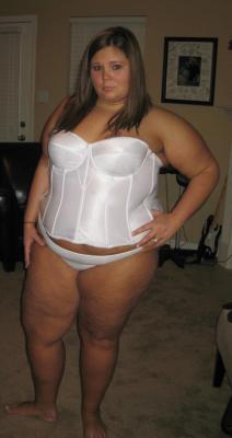 bbwsarebeautifull:  More hot live girls: http://bit.ly/1gjef7y  I want her out of that gear and on my cock
