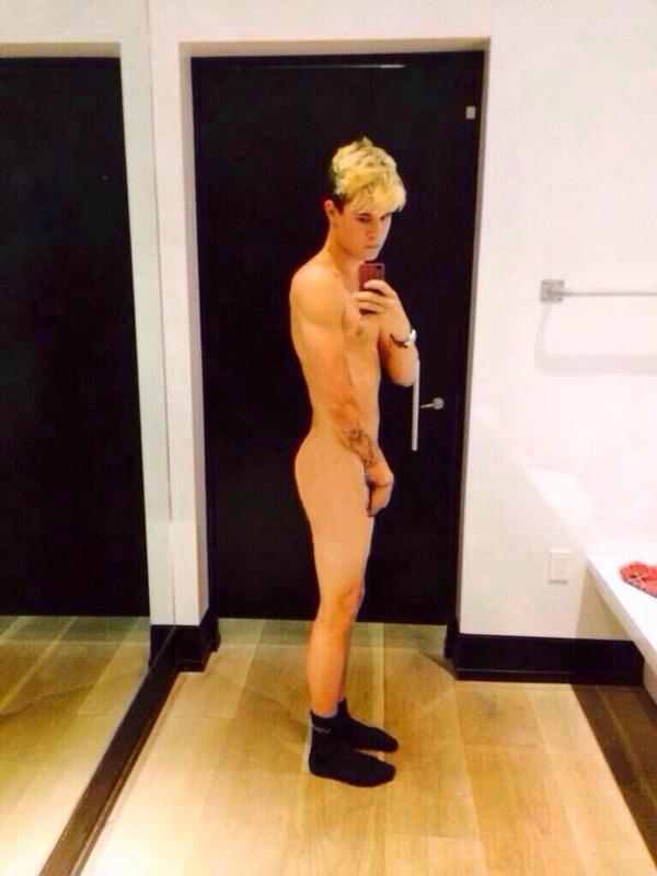 male-celebs-naked:  Kian Lawley- YouTuberSee more here 