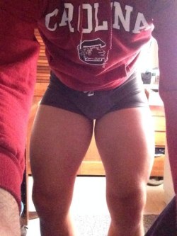 kentaro20001:  texasfratboy:  damn, look at those big Carolina muscle legs!! hot!!!  http://kentaro20001.tumblr.com/archive   ✊