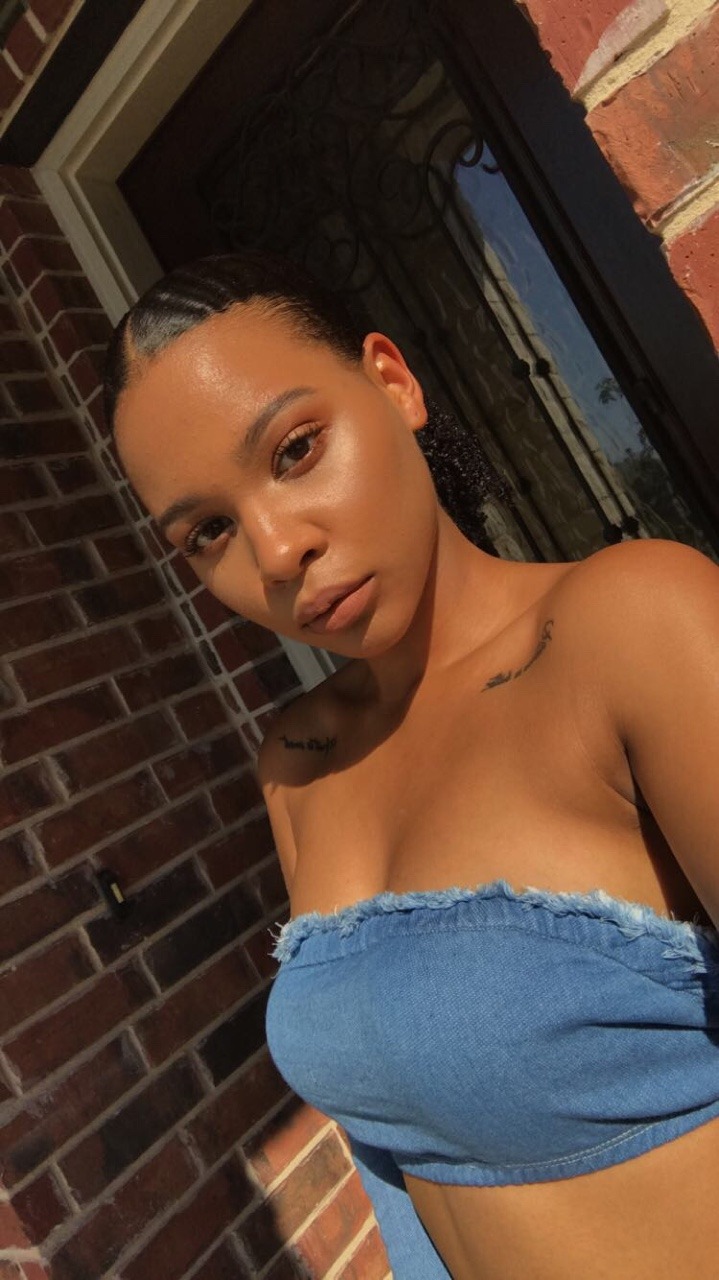 brownsugarmagic:    au-rra   https://www.instagram.com/brownsugamagic/