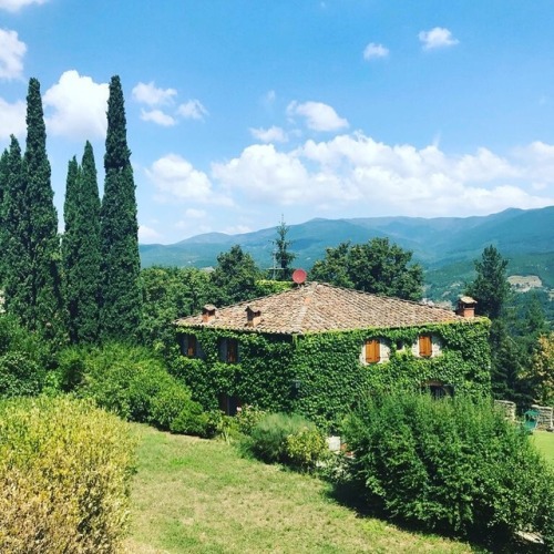 A walk on the grounds of Castella di Romena in Tuscany where aubergine been going for many years unc