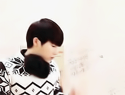 himegyu:  one of sunggyu’s many cute little habits ‘cause he’s fabulous 
