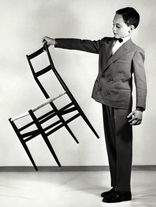 Gio Ponti and the chair Superleggera / superlight for Cassina, 1955. © Gio Ponti Archives, Milano