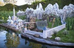 disneys-the-shiz-ney:  Frozen now featured in Storybook Land Canal Boats 