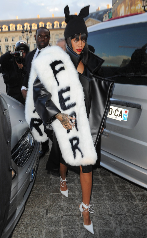 banji-realness:  spring2000:  a year in review and it’s only march  F E A R 