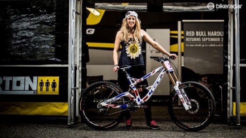 wdlabo: www.bikeradar.com/mtb/gear/article/rachel-athertons-special-edition-gb-flag-gt-fury-w