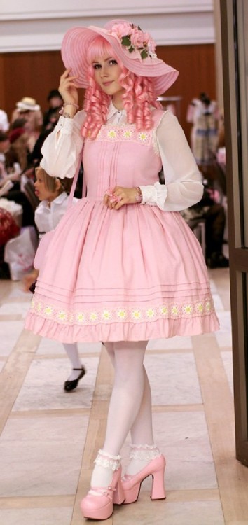 Wow beautiful Pink Lolita ! (Chloe Sissi)