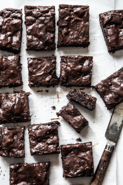 sweetoothgirl:  Peppermint Bark Brownies    