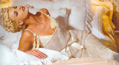 lalinda-evangelista: Chanel HC S/S 1991Linda Evangelista by Karl Lagerfeld
