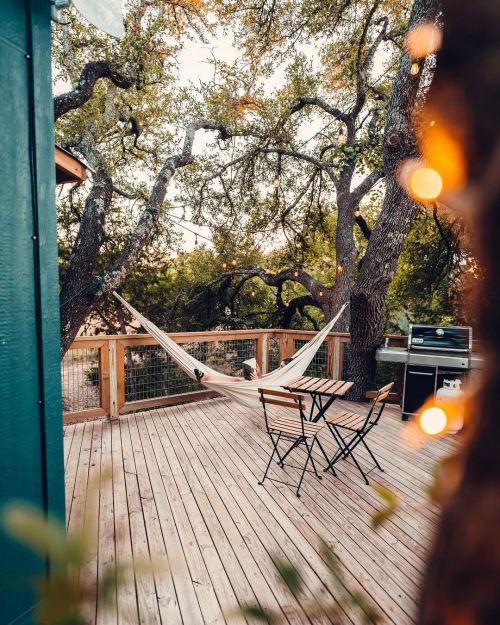 utwo:  550sqft Childhood Dream Treehouse Texas© L. Kelly