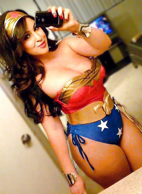 mirrorshot-girl:  Mirrorshot Girl http://tinyurl.com/p6obudv  Love the smile