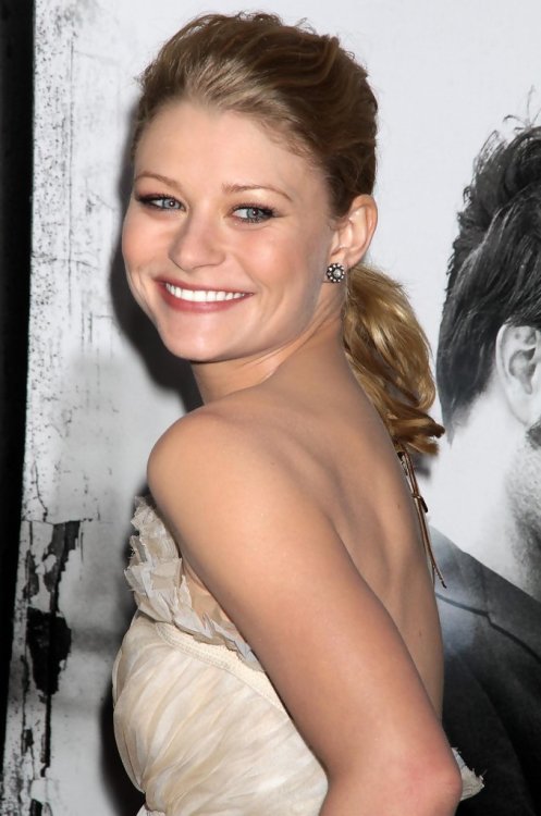 moviesaresexy:  Emilie De Ravin‘Remember Me’ New York Premiere  