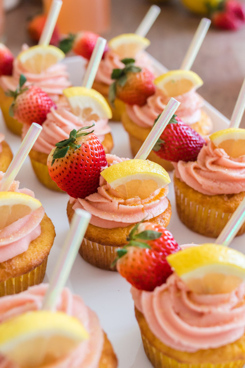 daily-deliciousness:Strawberry lemonade cupcakes