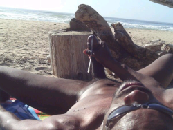 hoiphalloi:  beach cummer 