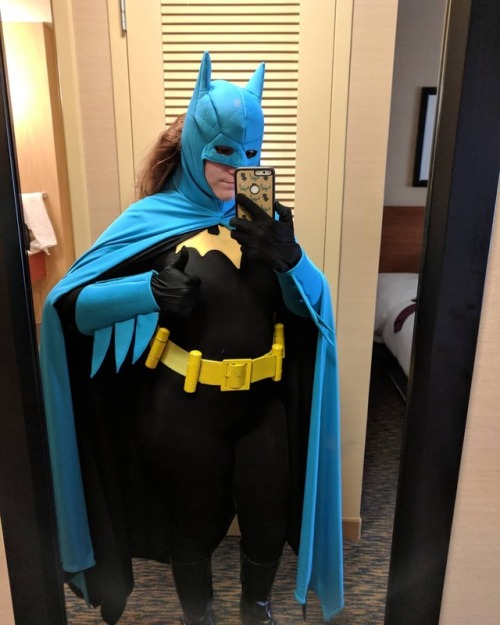 Batgirl is here for day 2 of #Geekdcon hope to see some of you here! . Suit made by: @brads_red_web 