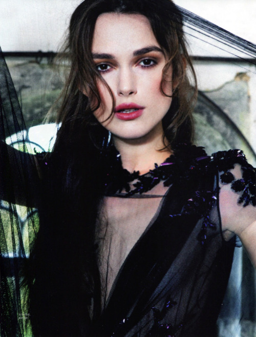 tidalrace:poetry-protest-pornography: visualjunkee:Kiera Knightley by Ellen von Unwerth.  Styli