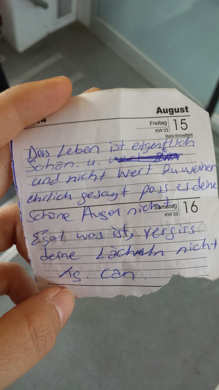 splitterbruch:  Ich saß in der Bahn und fing an zu weinen, als ich aussteigen wollte,