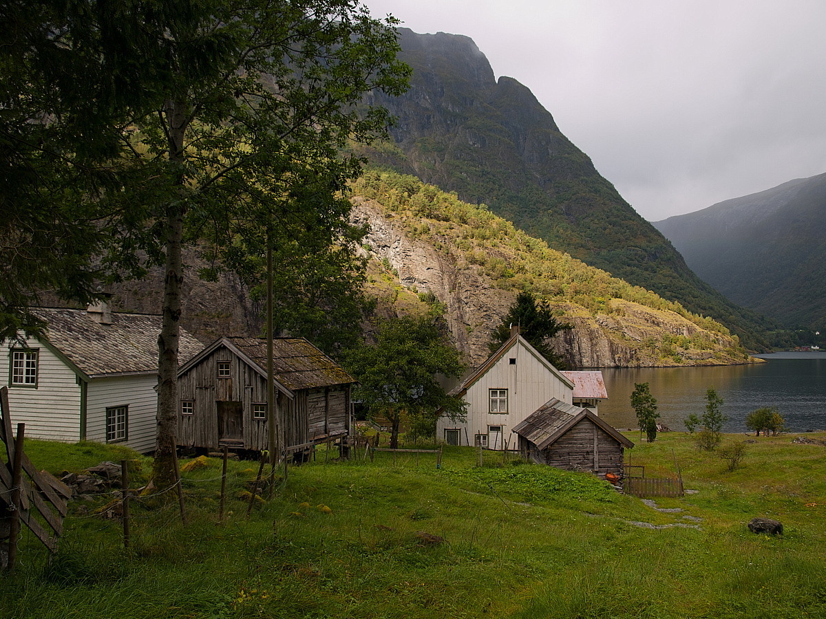 varlys:  Nærøyfjorden, Norway. 