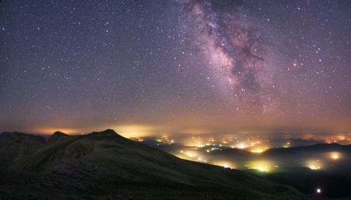 Sky Away From the Lights
(Tunç Tezel, APOY/Royal Observatory via National Geographic.)