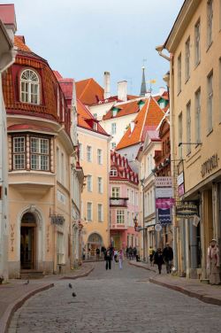 visitheworld: Streets of the old town, Tallinn / Estonia (by Elena Stambulyan).