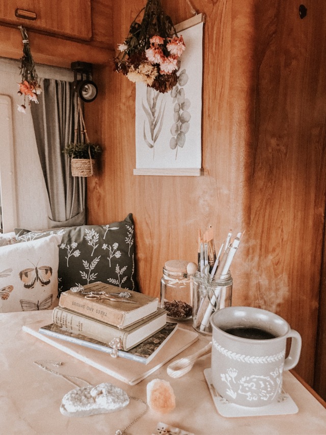inthisforest:My little cozy corner 🚍💜 IG: tincan.cottage 