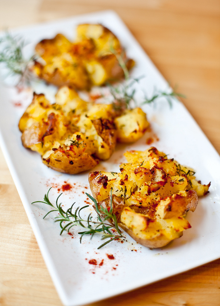 foodffs:  Crash Hot Potatoes  Really nice recipes. Every hour.   