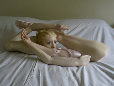 mirrormaskcamera:  Ballet Series (2007) by Monica Piloni At a first glance the character