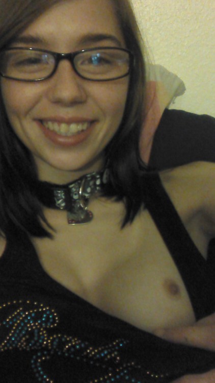 babysadies: Daddy got me a new collar!! I love it!