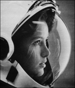 Stunning photo of astronaut Anna Fisher from