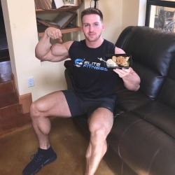 tooswole42:  “My arms are bigger than the meal I use to feed them.”