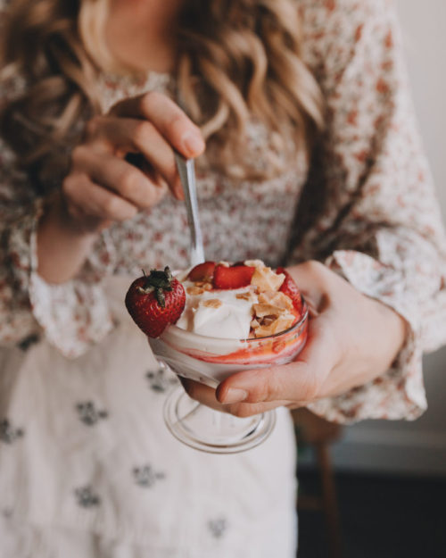 sweetoothgirl: Strawberry Cheesecake Waffle Cone Parfaits