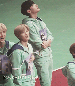 wooyoung:sehun lifting luhan after his score came up