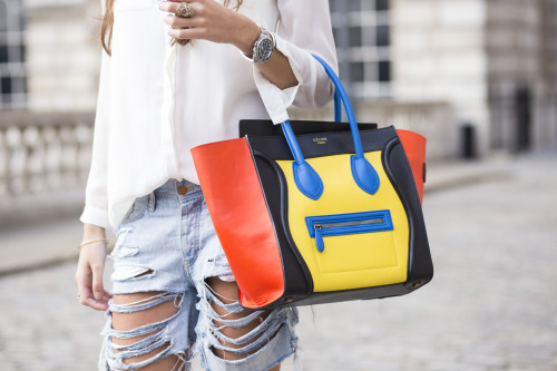 Take an everyday look next level with pops of primary colours. 