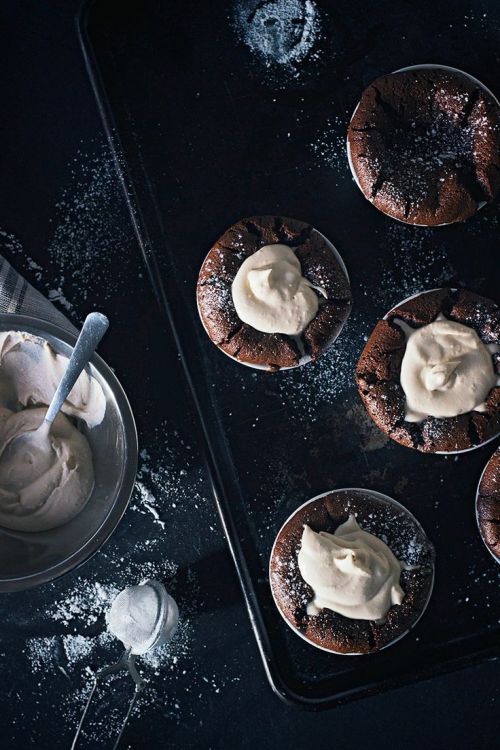 intensefoodcravings:Flourless Dark Chocolate Souffle with Earl Grey Cream | The Artful Desperado