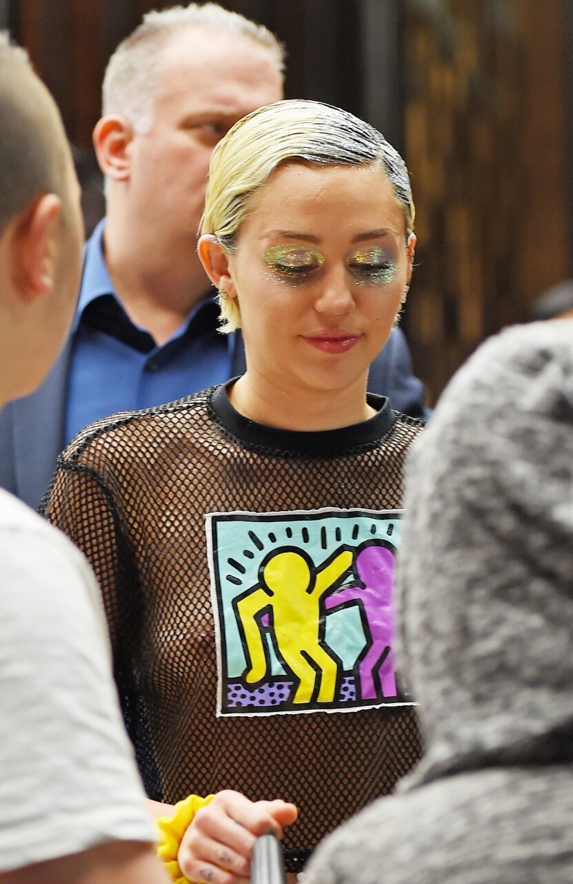 celebgoodies:  Miley Cyrus  http://celebgoodies.tumblr.com