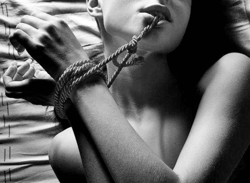 darlingirl:  damianshadow:  Elle was tied up, but something was curious about her